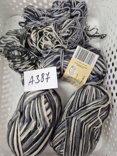 175g ponožkovej priadze