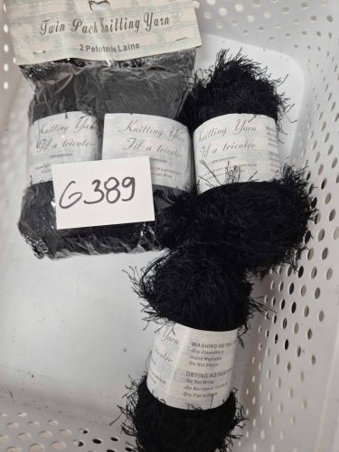 200g krásnej efektnej čiernej priadze